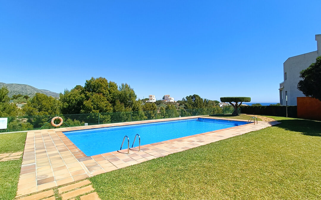 Espaciosa casa adosada en Calafat con piscina